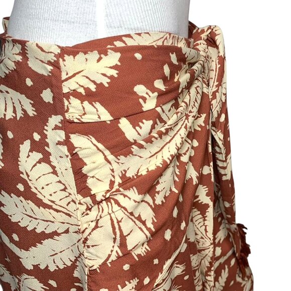 DRESS TO Cropped Crepe Skirt in Bahia Print - Picture 11 of 12